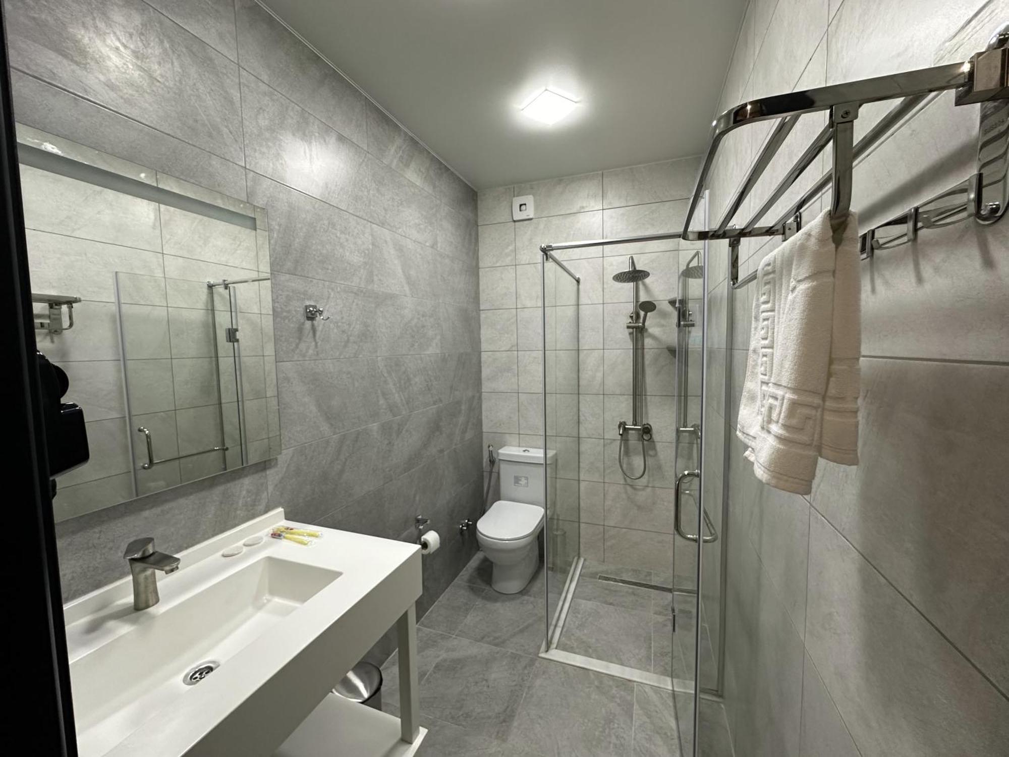 Caspian Vf Hotel Batoemi Buitenkant foto