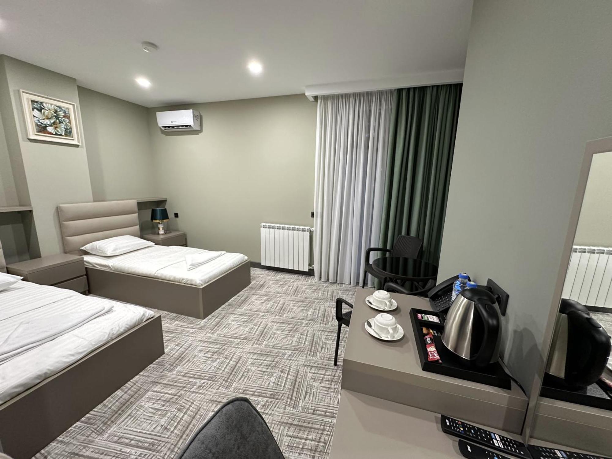 Caspian Vf Hotel Batoemi Buitenkant foto